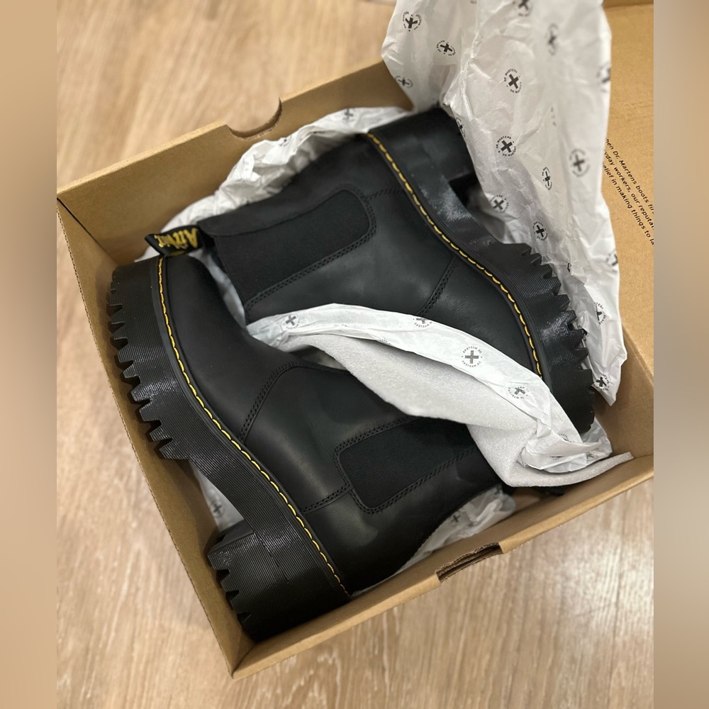 NEW IN BOX Dr. Martens Rometty Chelsea Boots Black EU 38 / US 7 Women NEW